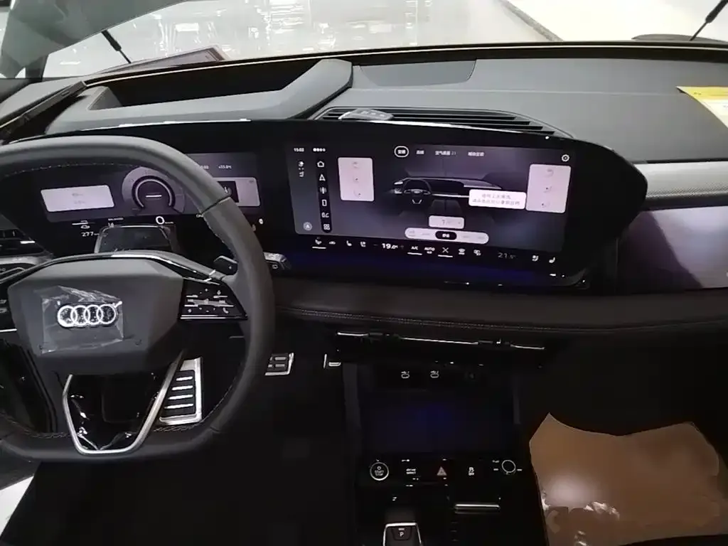 Audi Q6L e-tron — фото 2