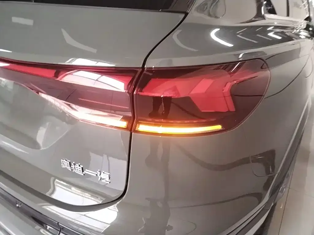 Audi Q6L e-tron — фото 6