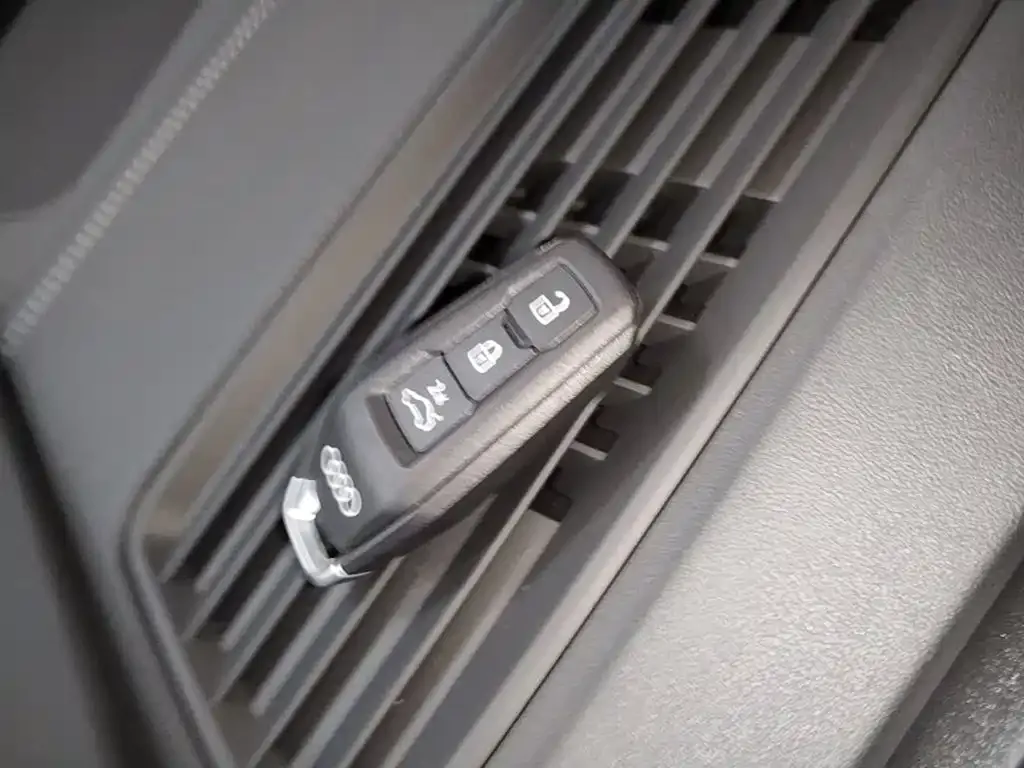 Audi Q6L e-tron — фото 8