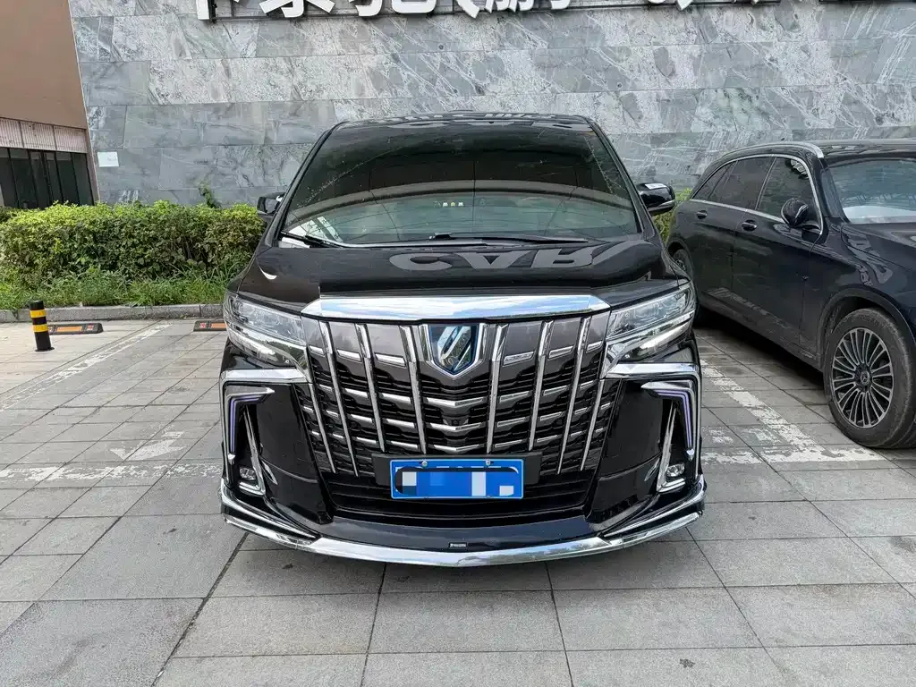 Toyota Alphard — фото 7