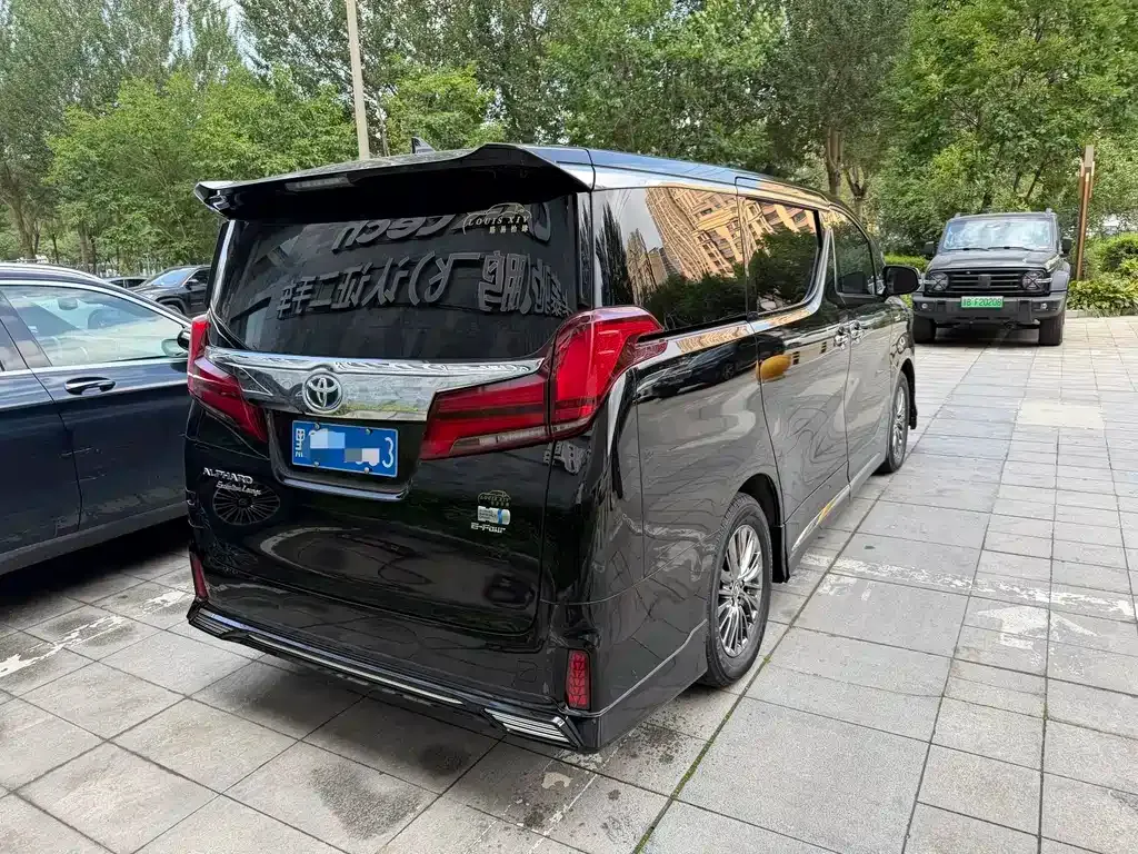 Toyota Alphard — фото 6