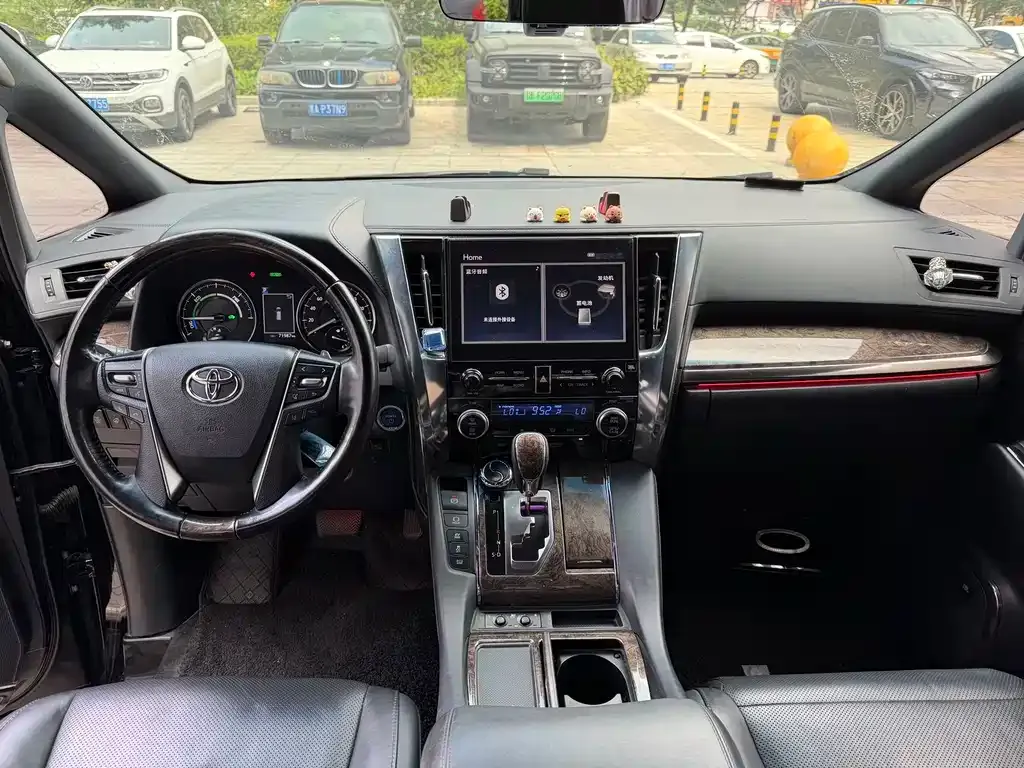 Toyota Alphard — фото 3