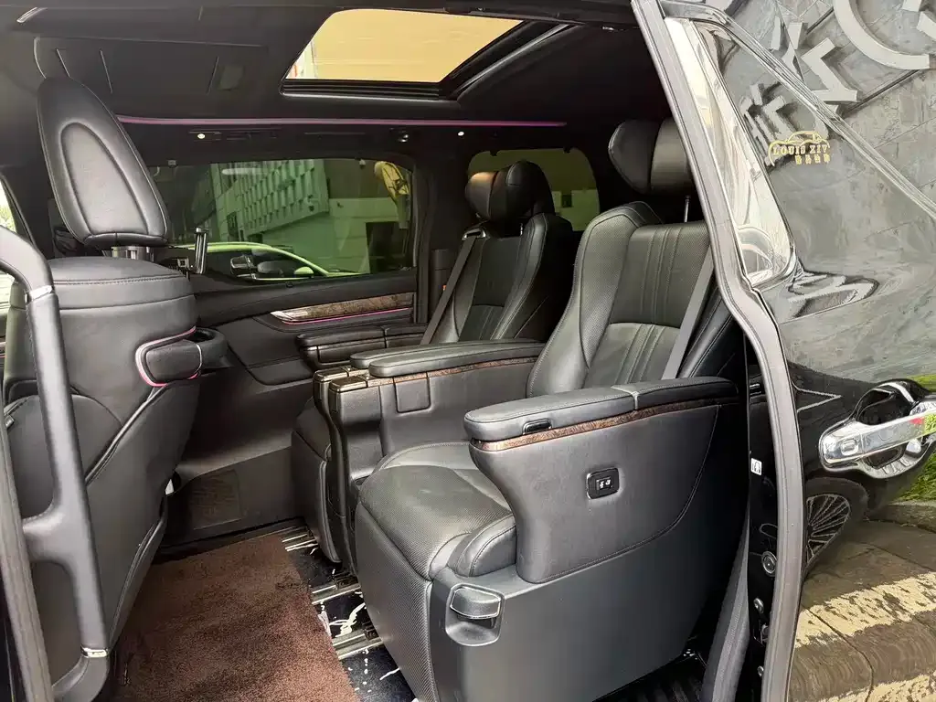 Toyota Alphard — фото 4