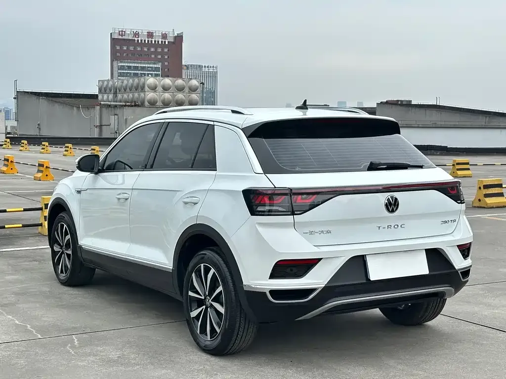 Volkswagen T-Roc — фото 8