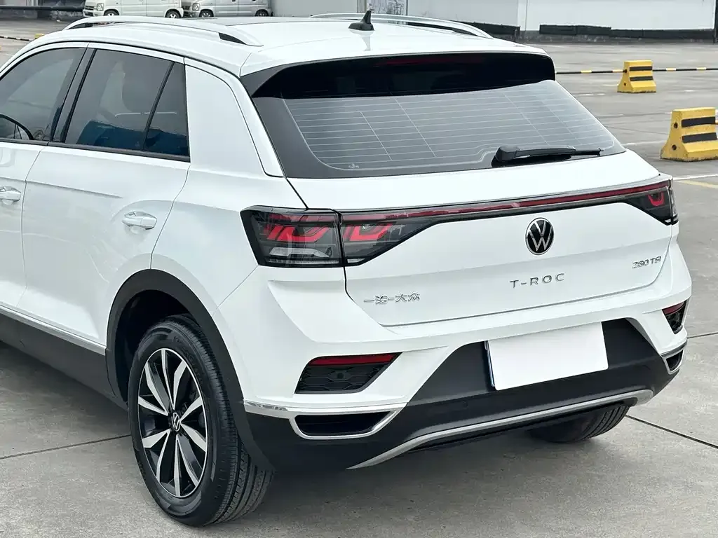Volkswagen T-Roc — фото 9