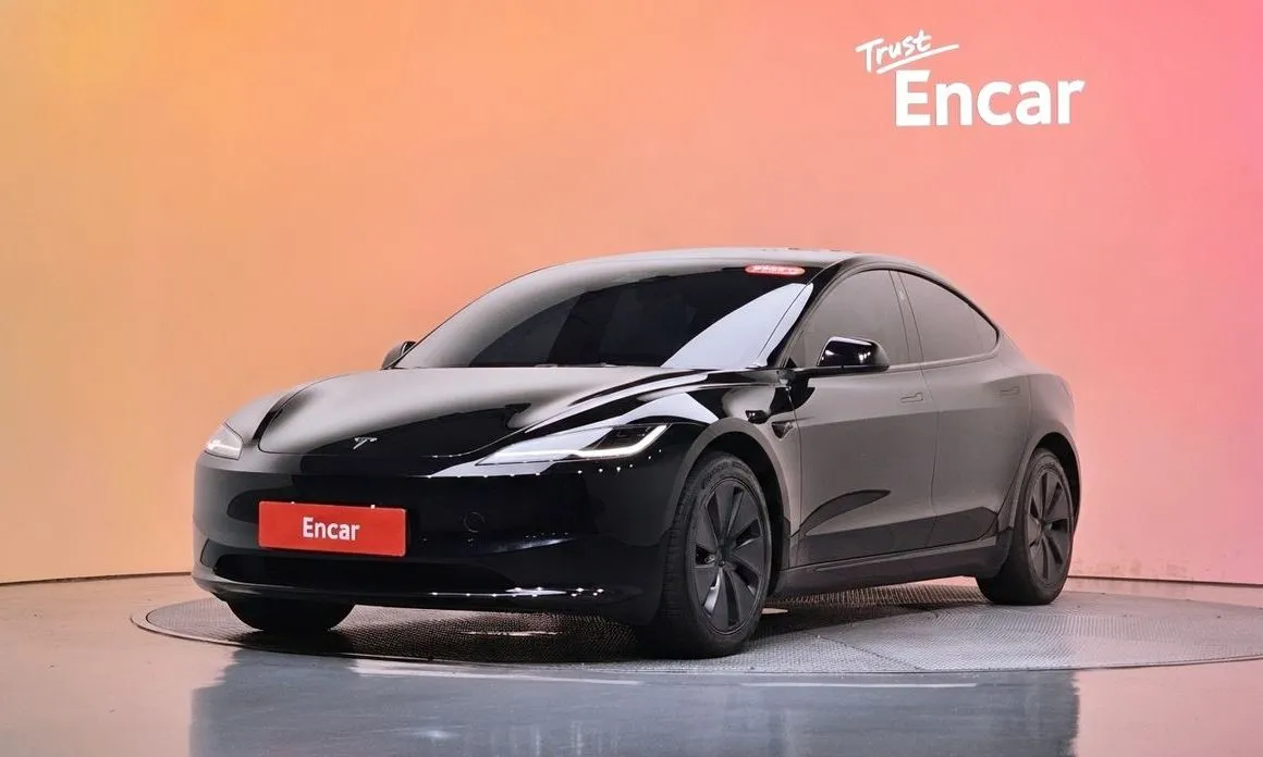 Tesla Model 3 — фото 1