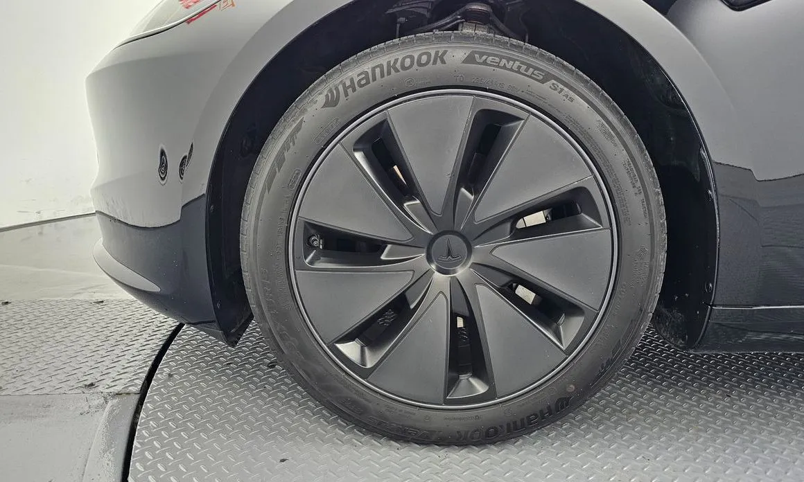 Tesla Model 3 — фото 10