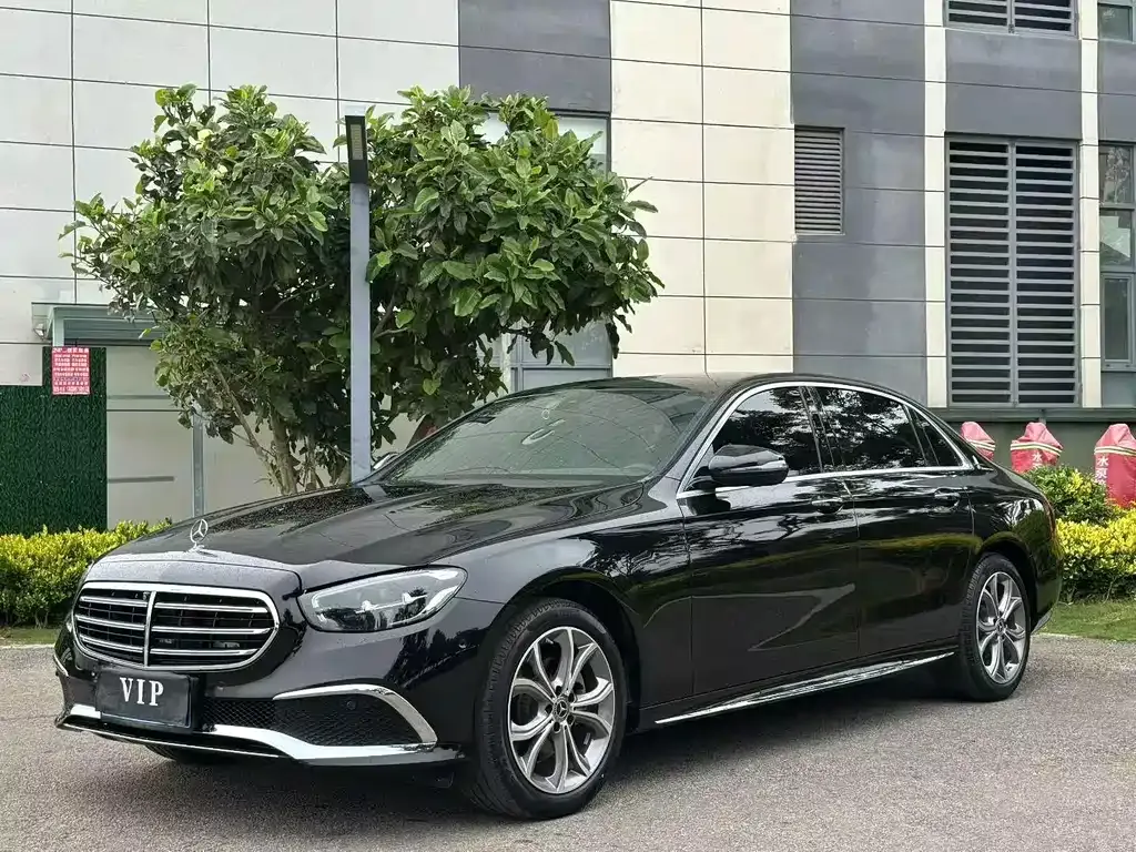 Mercedes-Benz E-Class — фото 1