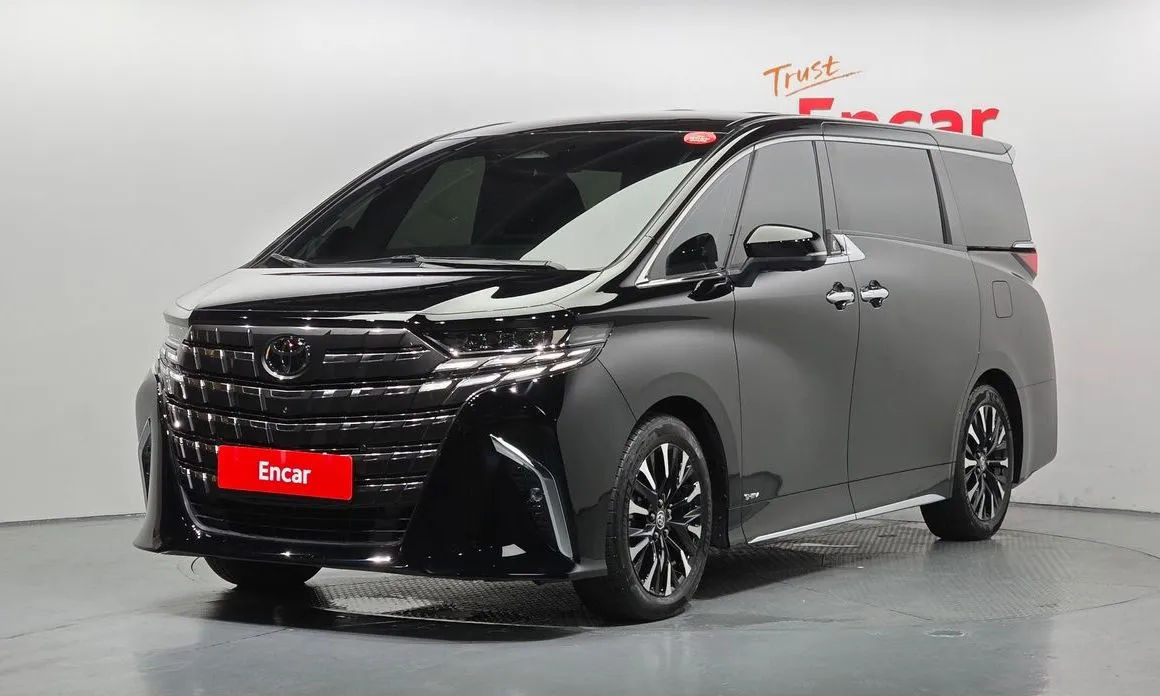 Toyota Alphard — фото 1