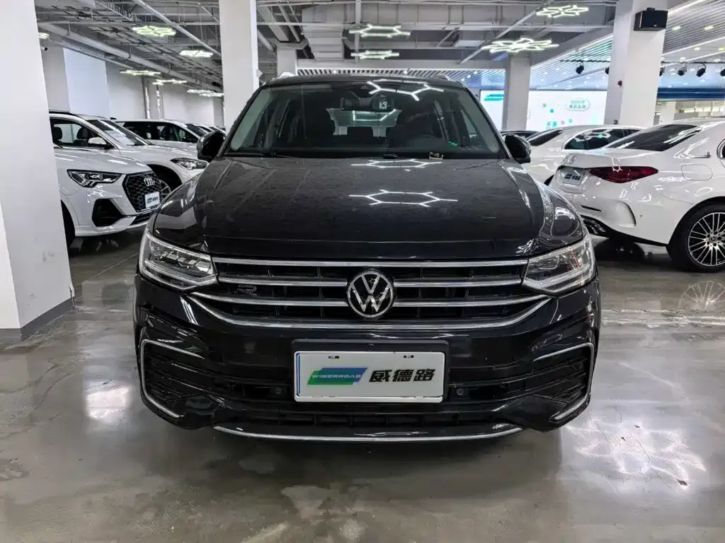 Volkswagen Tiguan L — фото 2