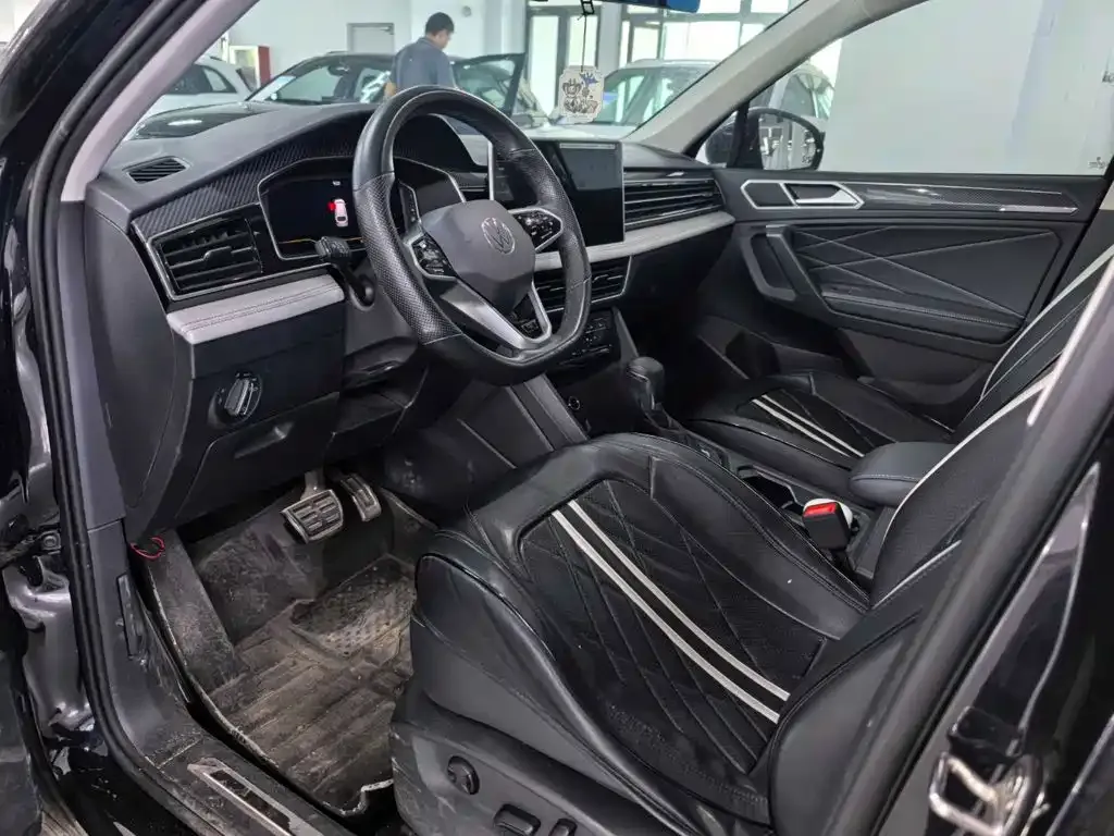 Volkswagen Tiguan L — фото 3