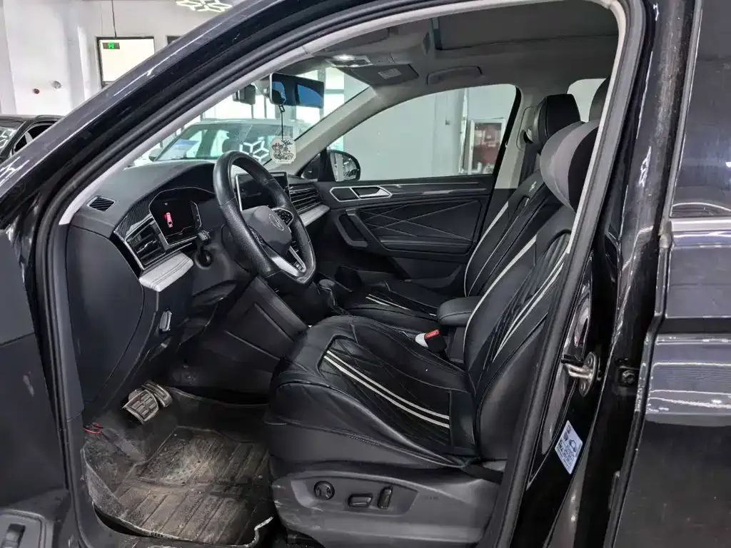 Volkswagen Tiguan L — фото 9