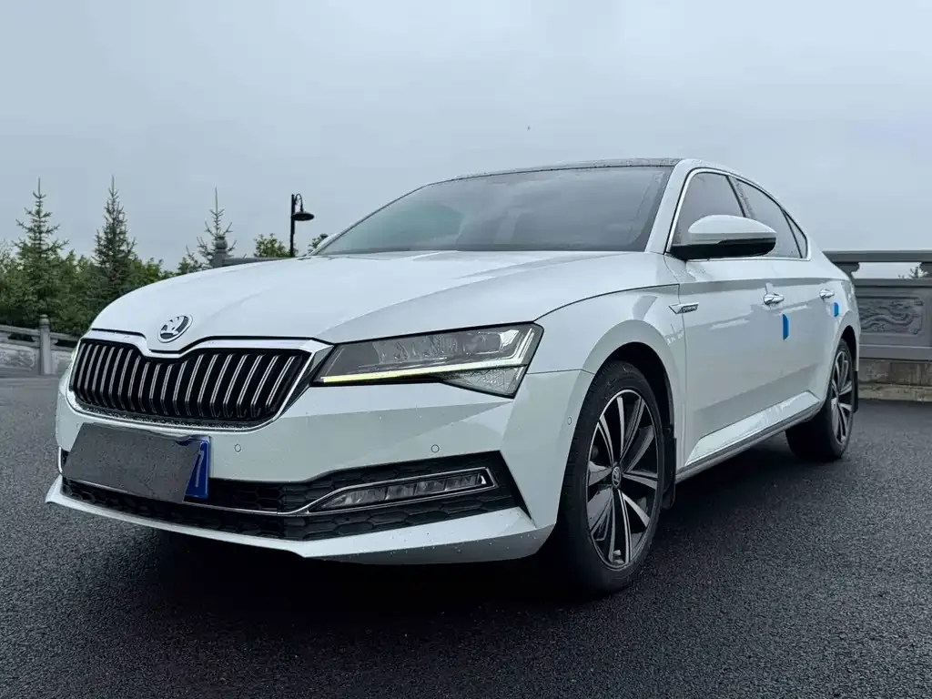 Skoda Superb — фото 1