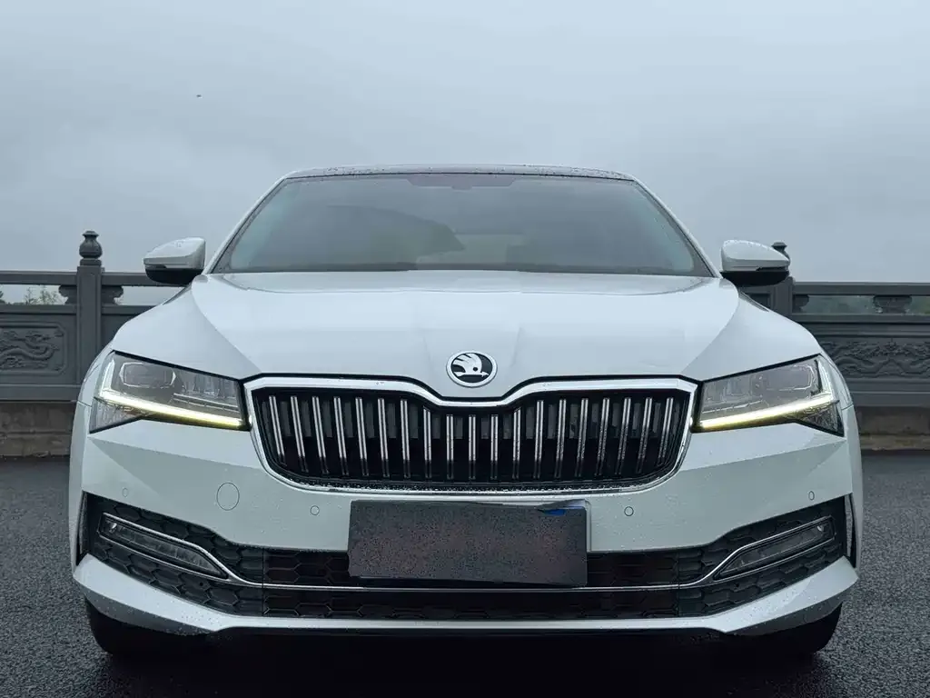 Skoda Superb — фото 2