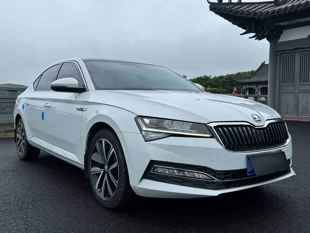 Skoda Superb — фото 3
