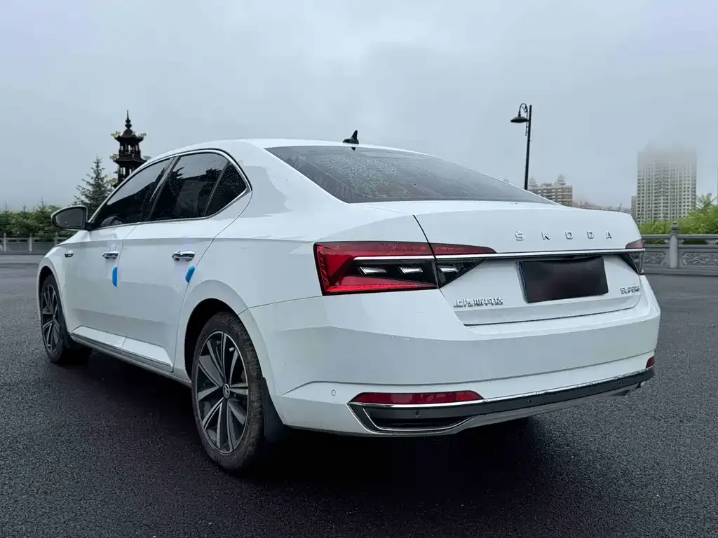 Skoda Superb — фото 9