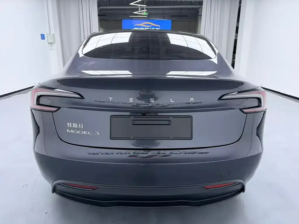 Tesla Model 3 — фото 10