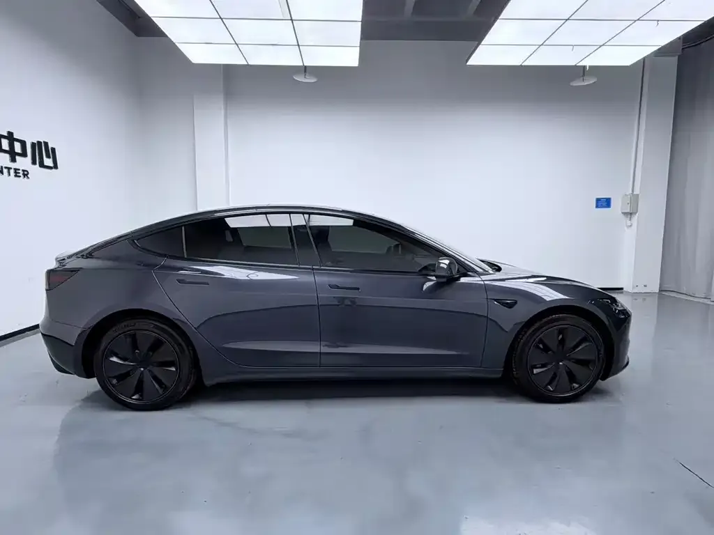 Tesla Model 3 — фото 2