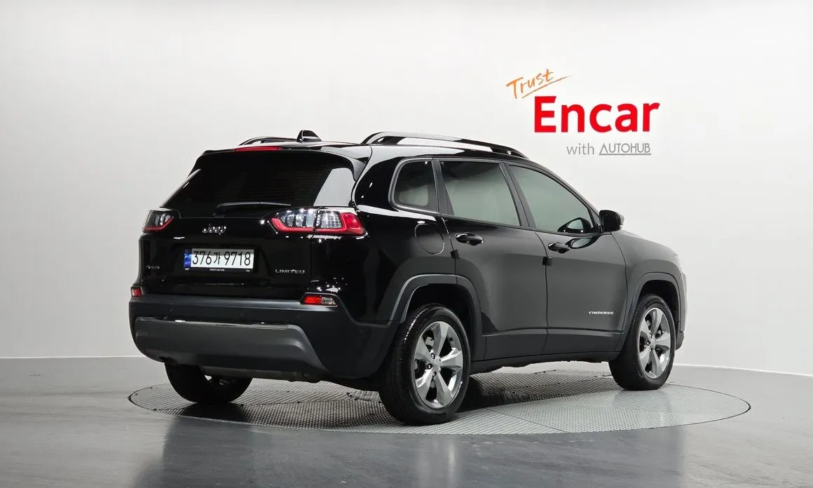 Jeep Cherokee — фото 4