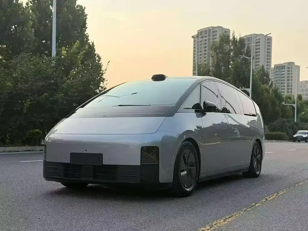 Li Auto MEGA — фото 1
