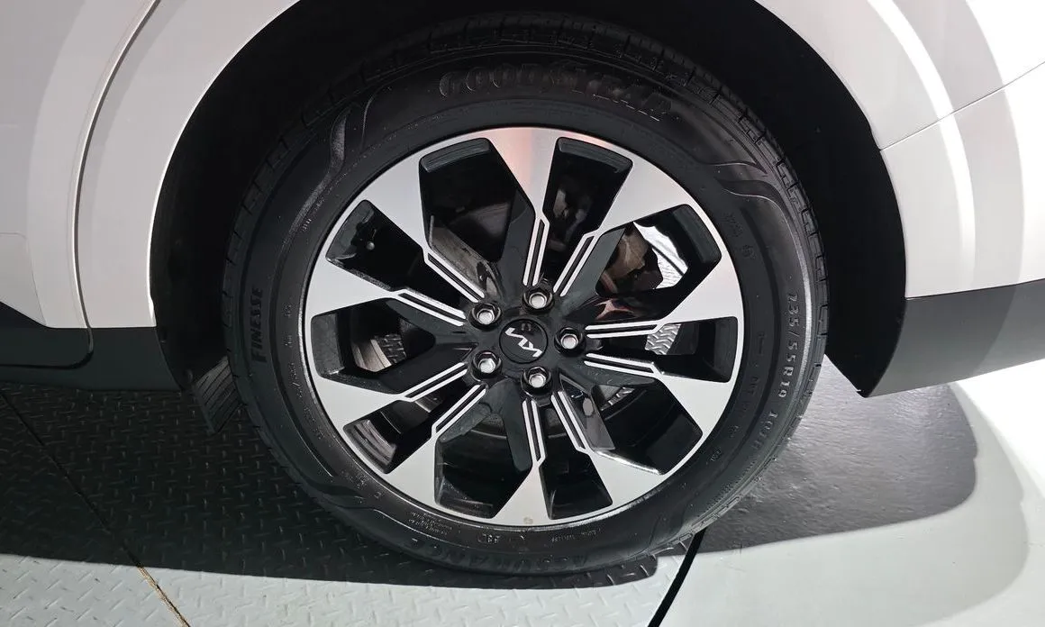 Kia Carnival — фото 10