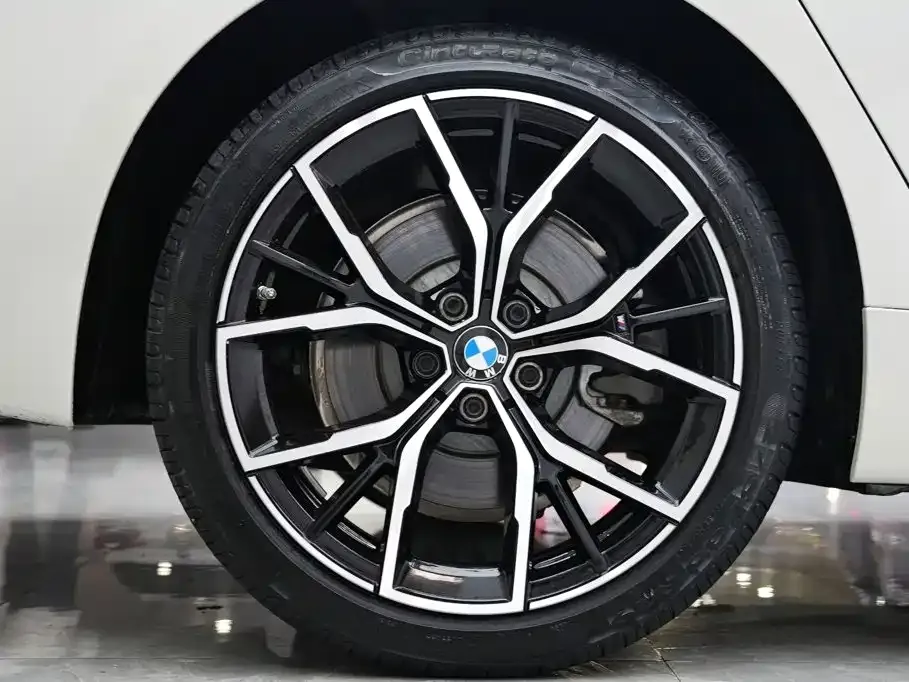BMW 5 Series — фото 9