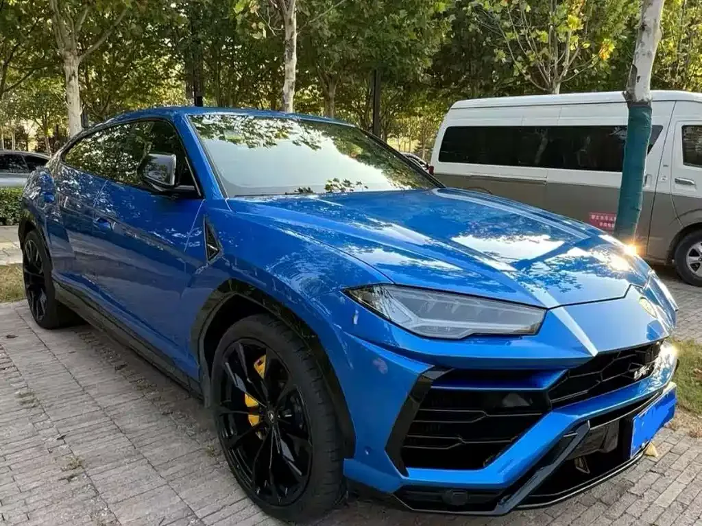 Lamborghini Urus — фото 1