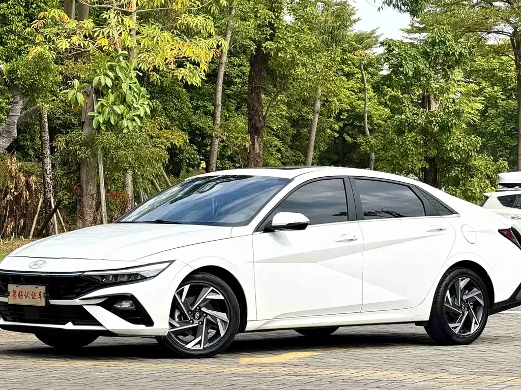 Hyundai Elantra — фото 6