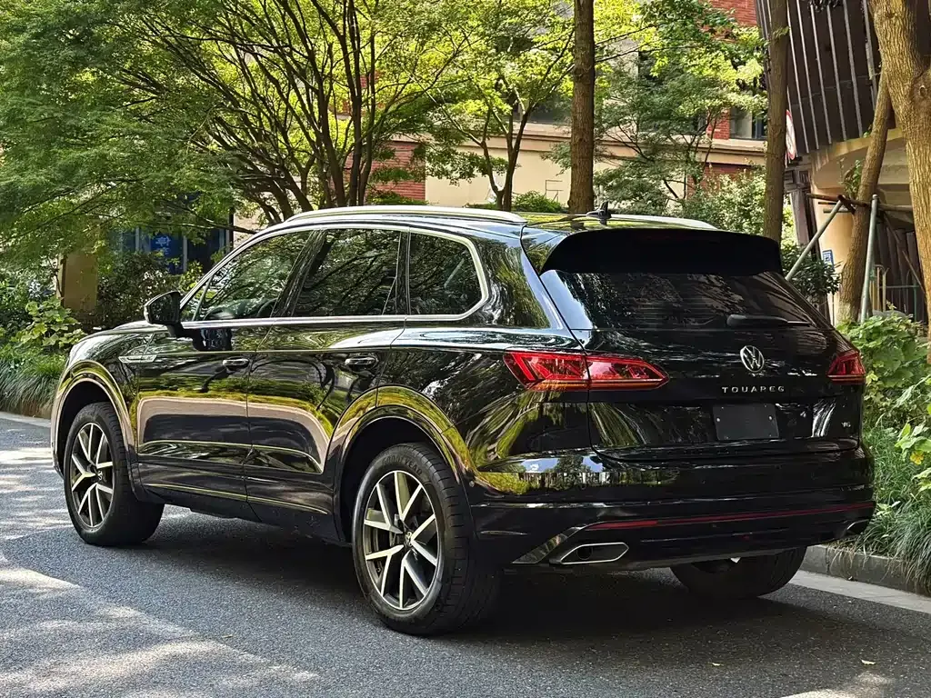Volkswagen Touareg — фото 9