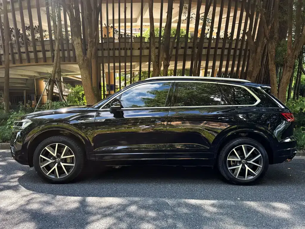 Volkswagen Touareg — фото 8