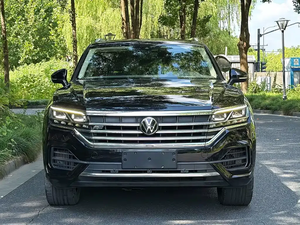 Volkswagen Touareg — фото 10