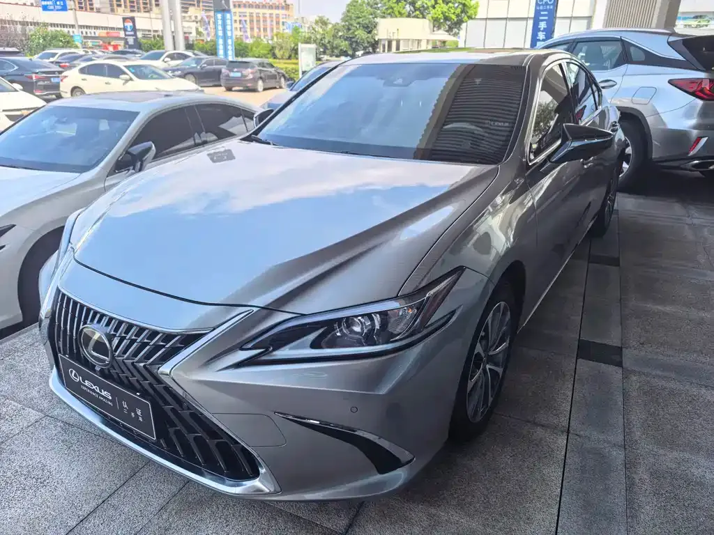 Lexus ES — фото 1