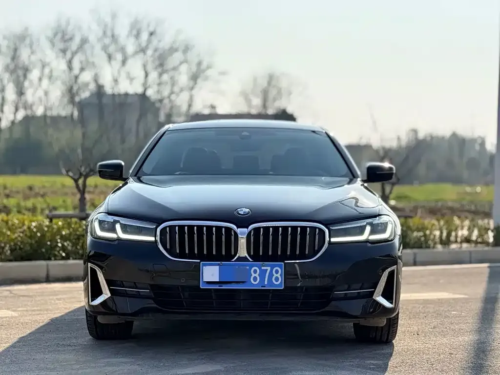 BMW 5 Series — фото 1