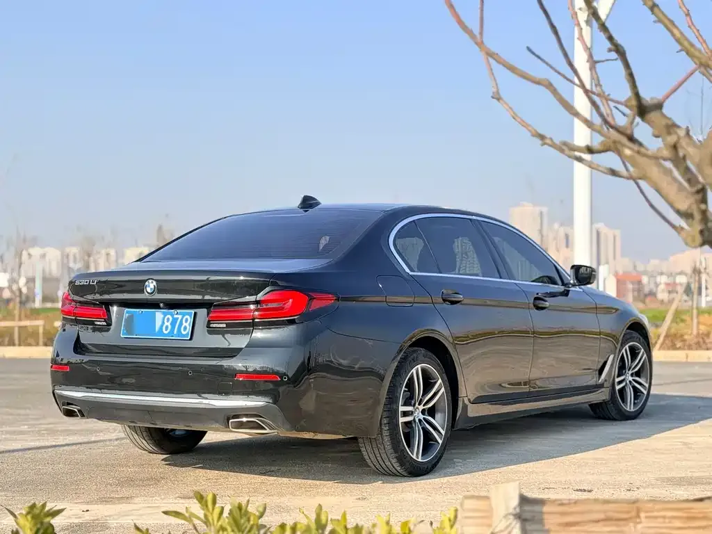 BMW 5 Series — фото 9