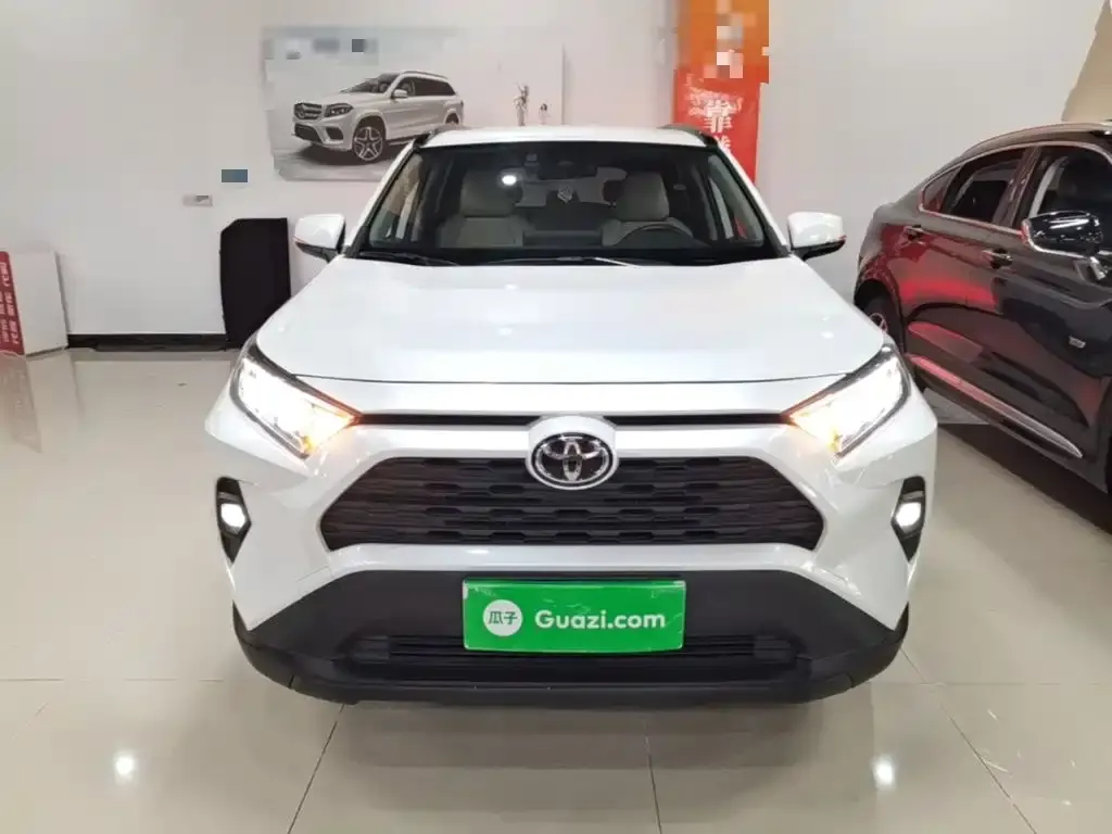Toyota RAV4 — фото 2