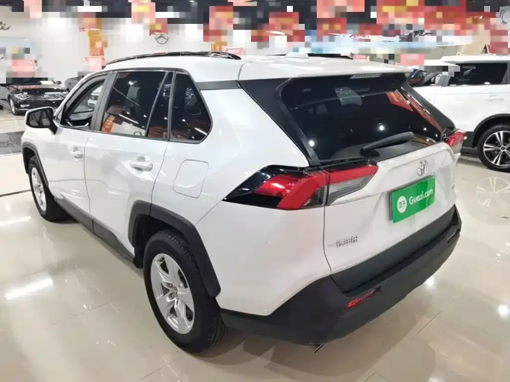 Toyota RAV4 — фото 9
