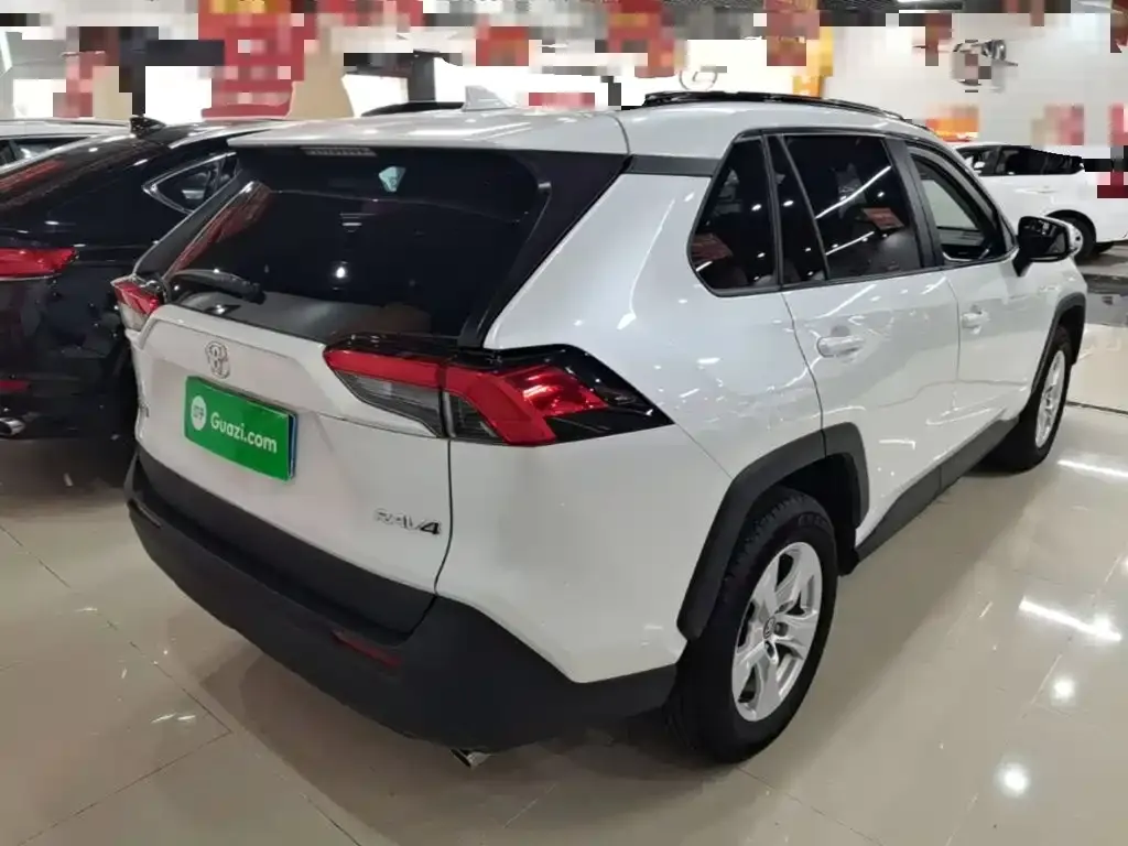 Toyota RAV4 — фото 6
