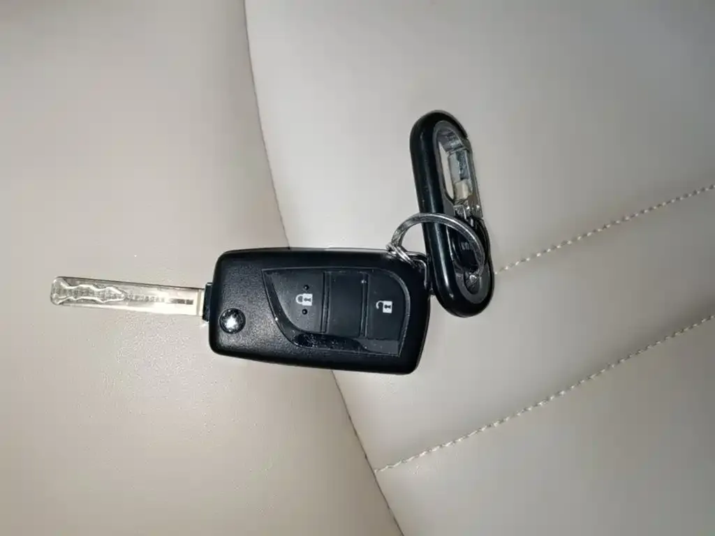 Toyota RAV4 — фото 7