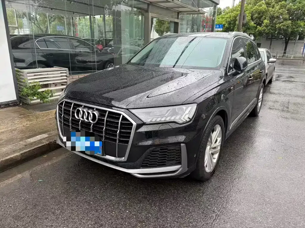 Audi Q7 — фото 1