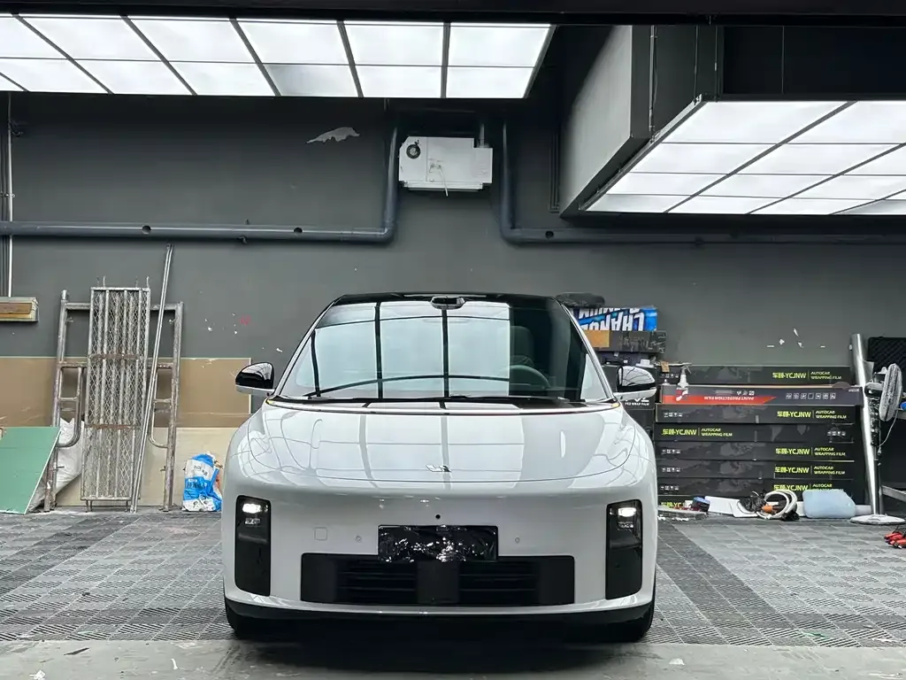 Li Auto i6 — фото 3