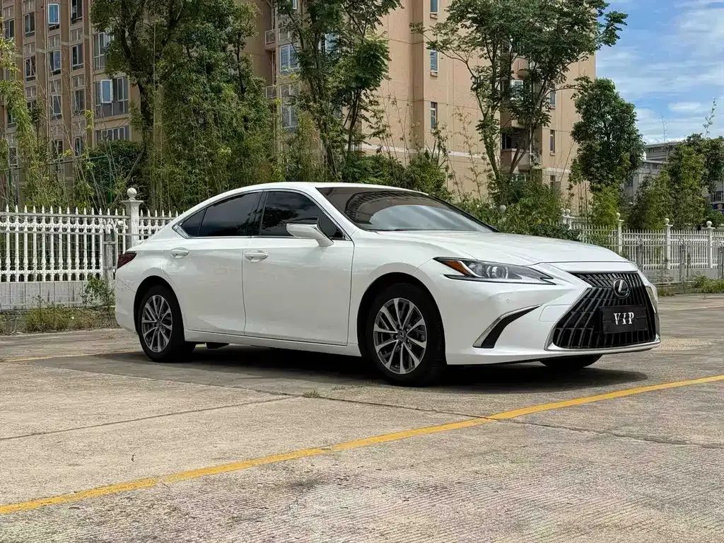 Lexus ES — фото 9