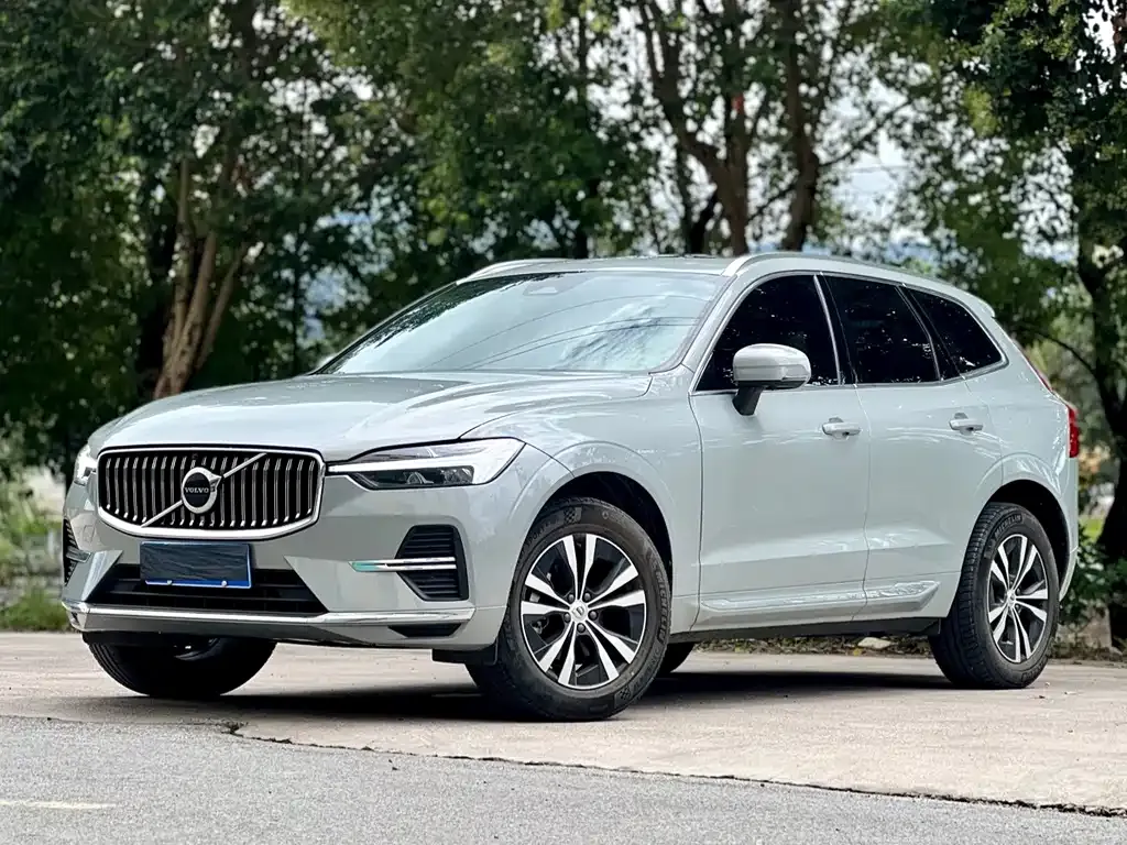 Volvo XC60 — фото 1