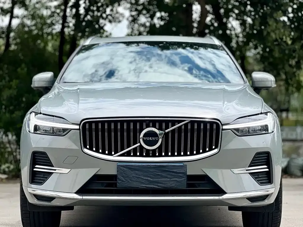 Volvo XC60 — фото 10