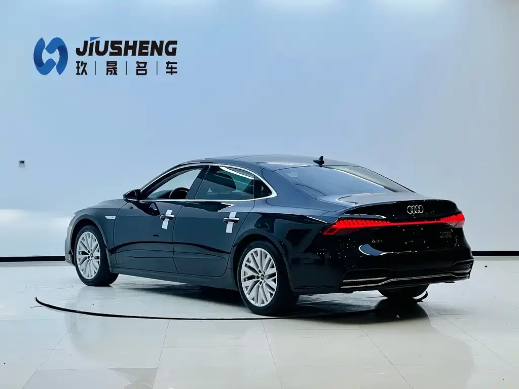 Audi A7L — фото 2