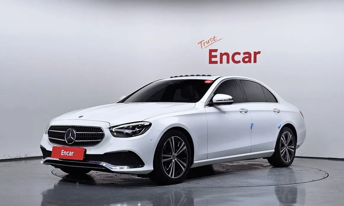 Mercedes-Benz E-Class — фото 1