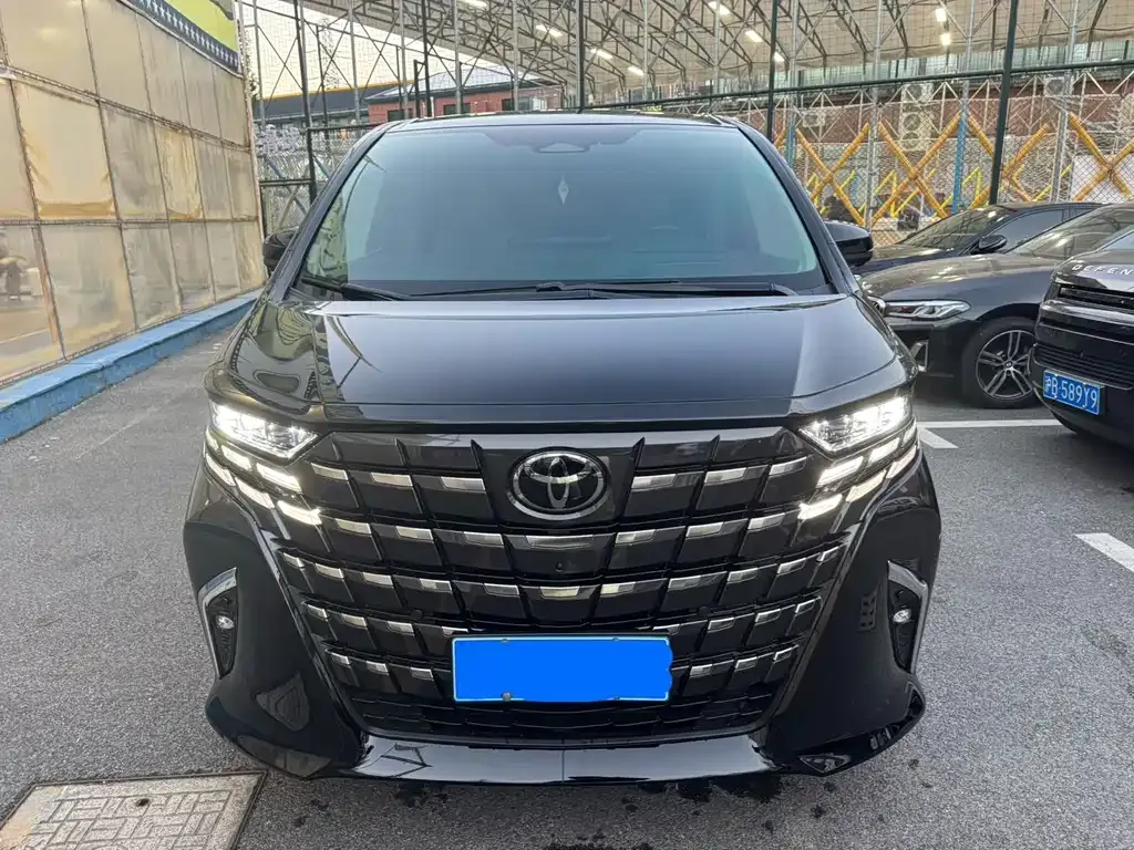 Toyota Alphard — фото 2