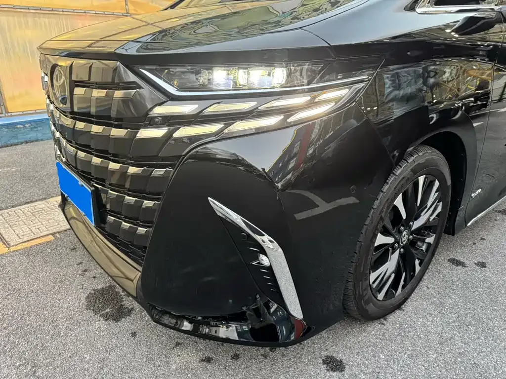 Toyota Alphard — фото 6