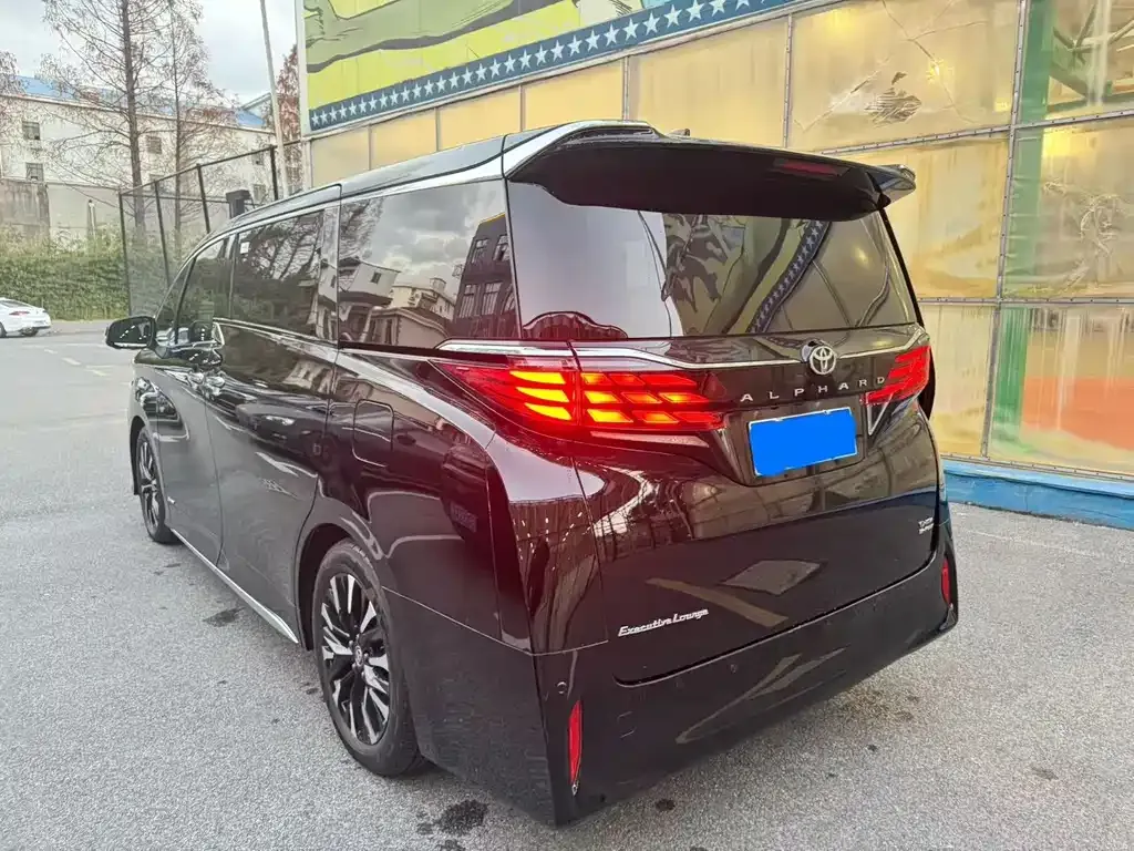 Toyota Alphard — фото 3