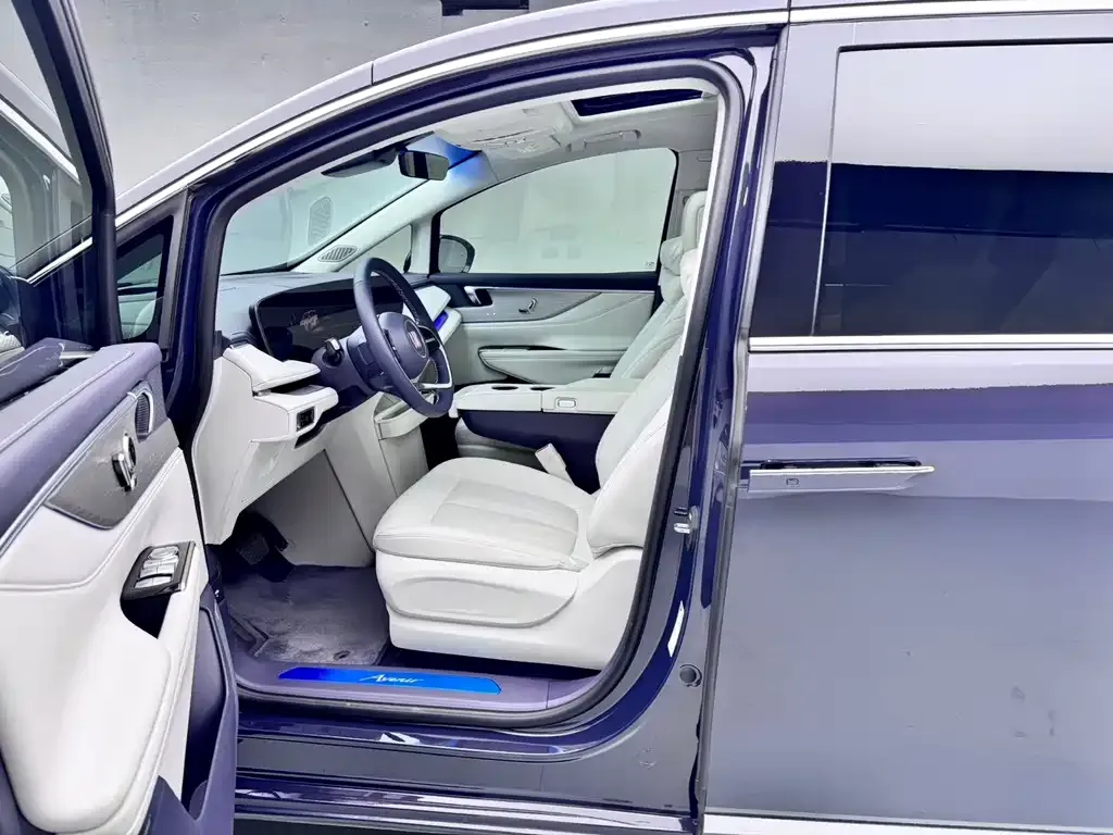 Buick GL8 Hybrid — фото 10