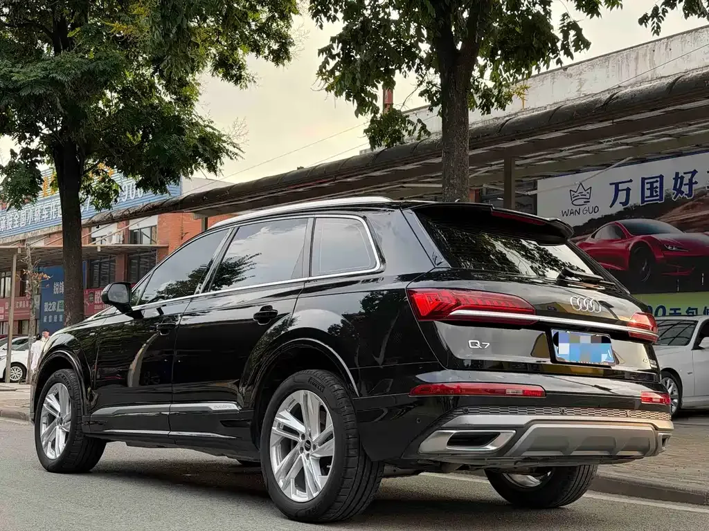 Audi Q7 — фото 10